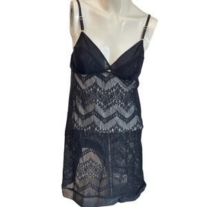 3/$20 Victoria's Secret Very Sexy Sz M Chemise Black Lace Triangle Bra Short